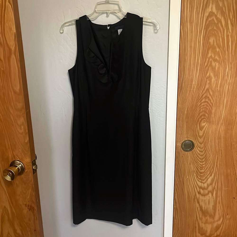 super 120s suit dress with scalloped collar detailing